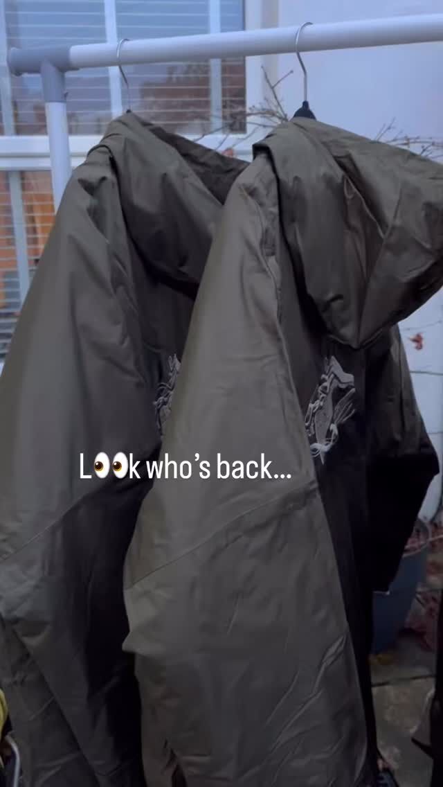 Look who’s back… 

S/M Everything Robes back in stock 🙌 

In stock online this evening and then we head to the Royal Cornwall Showground for the Winter Fair tomorrow. 

Free entry and free parking - open 10-4. 

🛍️❄️🎄

#theroyalcornwall #everythingrobe #instock #changerobe #ocean #sea #seaswimming #surfing #wildswimming #happy #joy #beach #swim #friendship #cornwall #newquay #ruthpocock #sistersoftheseauk  #seasisters #coast #getoutside #friends #shop #winter #cold #market #shopsmall