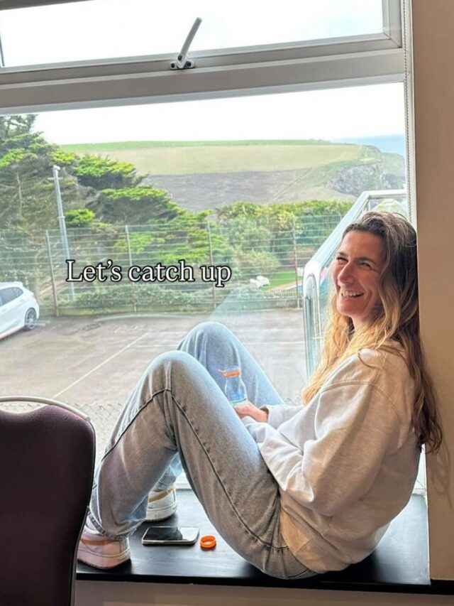 Let’s catch up. It’s been a crazy few weeks. 

1. Me caught by lovely @ondajewelleryuk taking a minute before a market 
2. Bday boy - with new toy 
3. Evening markets are a go
4. Bringing out the festive bling
5. Brain mashed, two right boots anyone?
6. Headed to Exeter for a bday treat
7. LOVED this pool
8. And back to reality with a leak, flood, basic carnage 
9. Actually haven’t taken these off since I got them. In love 💕 
10. Sending out Everything Robes is so exciting!
11. Pretty morning walkies 
12. Love my little tree light
13. Soup. Essential winter market fuel
14. So peaceful on the estuary 
15. Not so peaceful with these two haha
16. Holding onto my stock in the gusts 
17. Issue 10 of my school magazine done. And relax
18. Headed to Truro @cornwallshopsmall and got so many bits of my own shopping done. They have everything and so nice to see all my market pals.

I do love a teacake. 

Hope you’re all surviving December. Hang in there! 

🌊 💙 

#december #sistersofthesea #everythingrobe #catchup