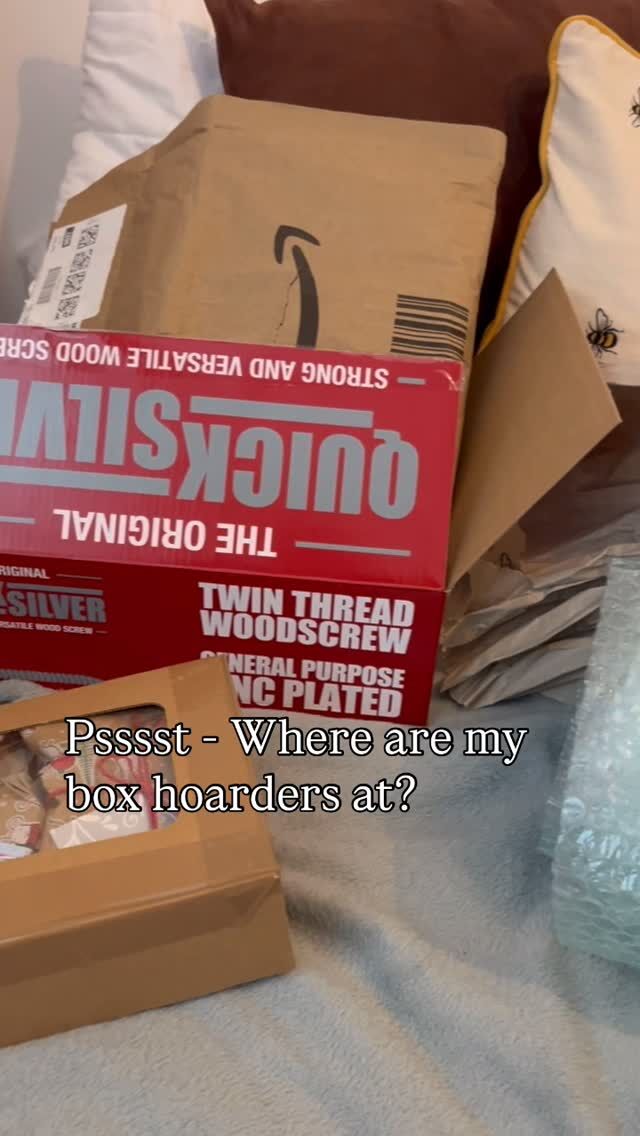 The joy!!! 

Get those hoarded just in case boxes out, they’re FINALLY needed!

#boxhoarder #sistersofthesea #xmaswrapping #itstime