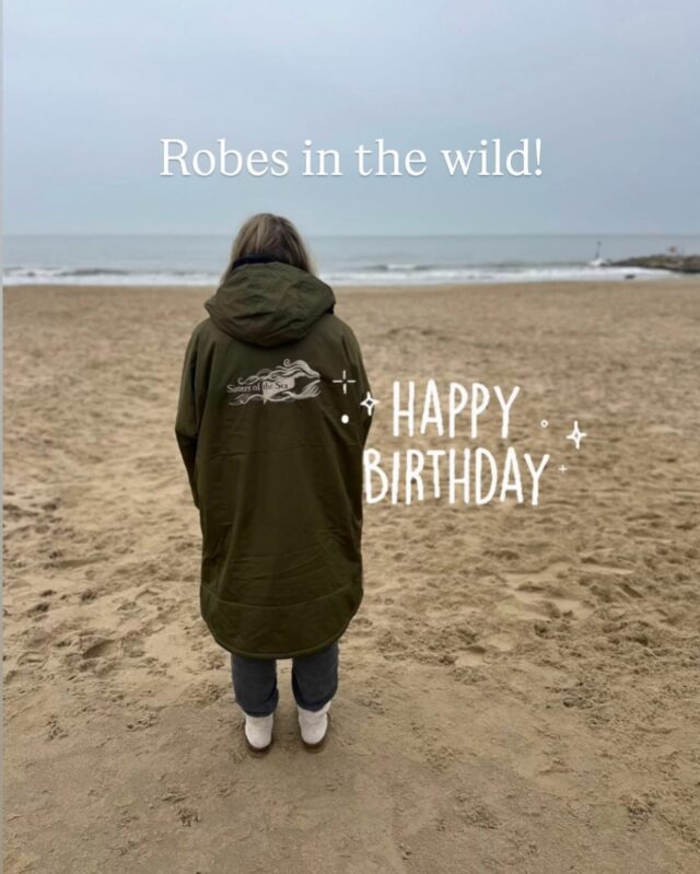 LOVE seeing my robes in the wild - here’s bday girl Debbie in her happy place across the counties in Dorset 🥰

Happy Birthday! - what a fantastic present 💝 

*Fun fact* Debbie and I worked together as stewards on a cross-channel ferry - just a few years ago now 😬 Such a funny job, great memories.

🌊💙 

#theeverythingrobe #sistersofthesea #changerobe #seasisters #dorset