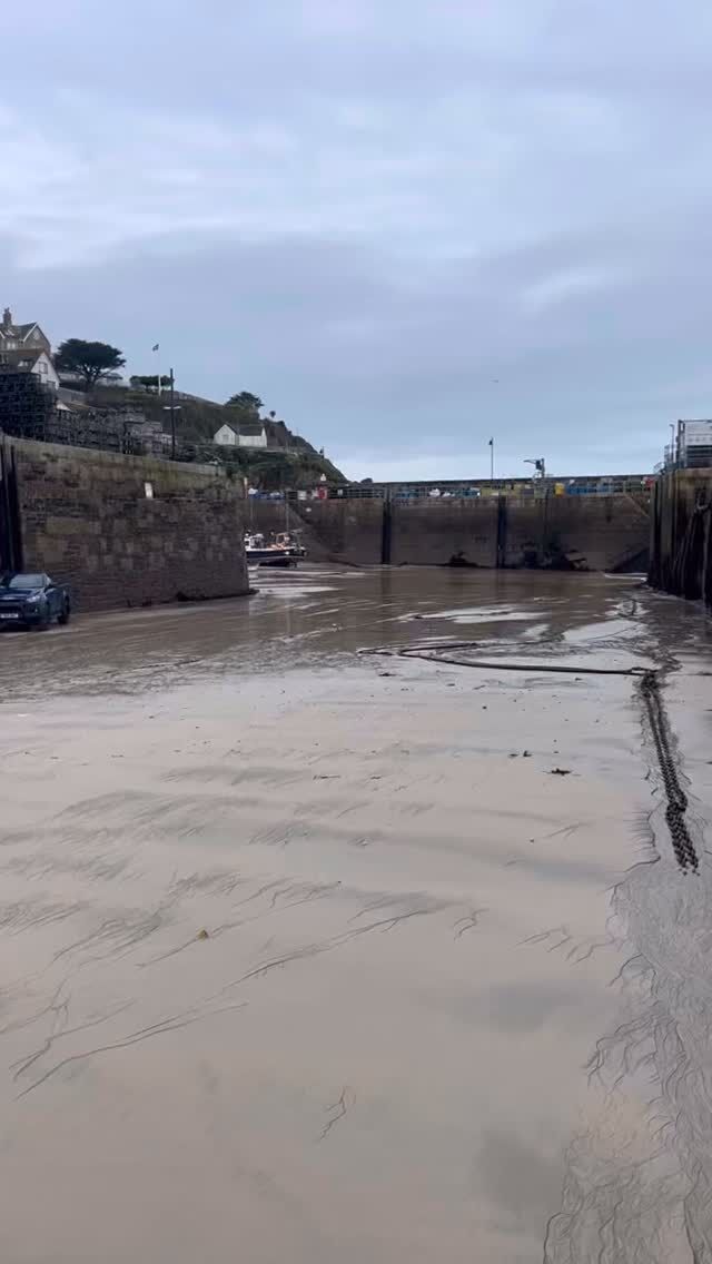 The full moon this week drained the harbour all the way to the mouth. 

Always mesmerised and fascinated by the tidal range here in Newquay. 

The Worm Moon (among other factors!) meant that this was the lowest tide of the year. In a couple of weeks I believe it will be the highest. 

Crazy to think we are often swimming here. And can I just say also - how clean is the harbour looking! 👌 

🌊💙

#coast #sistersofthesea #newquay #swimming #nature