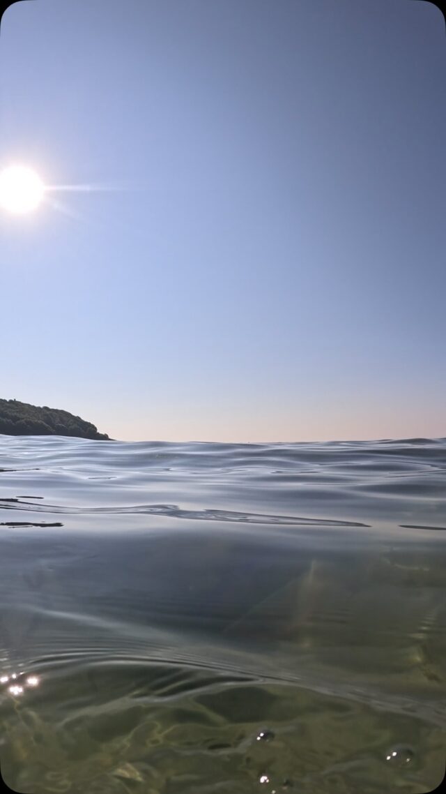 It’s car-drying hot. 

A double-dip workday with a car-laundry in the middle works just fine for me!

💙🌊☀️ 

#sistersofthesea #swimming #hot #cornwall #falmouth