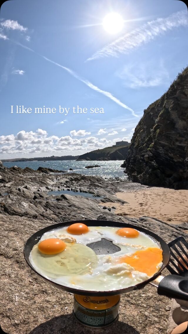 🍳 How do you like yours?! 

Nothing beats a swim and an egg bap on the sand for me. Especially in the sunshine. 

Yeah I know. I smashed one. 🥲 Still tasted 💯

💙🌊 

#sistersofthesea #beachlife #cornwall #outdoors #swimming